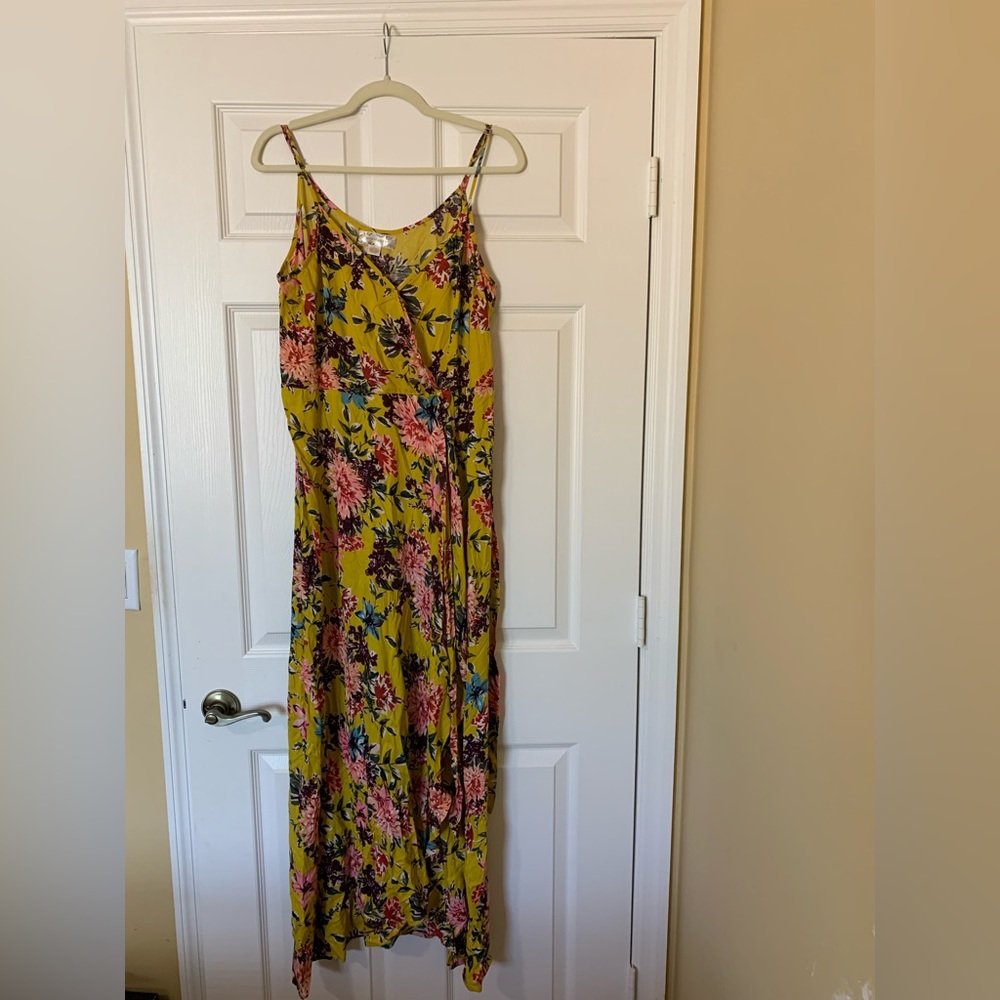 Band of Gypsies Spaghetti Strap Sleeveless Floral Wrap Maxi Dress Yellow Pink, L